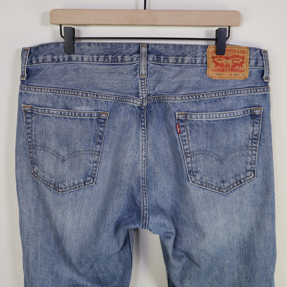 Levi's 569 Loose Straight Jeans 36x32 Baggy Y2K Mid Wash Blue Denim Whiskers - Picture 4 of 16
